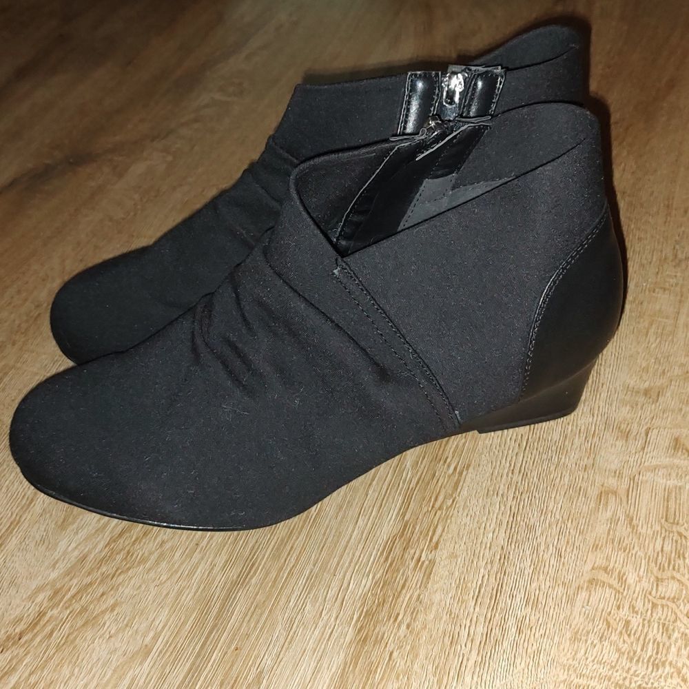 Cloudwalkers black pleated ankle booties  Sz 11W